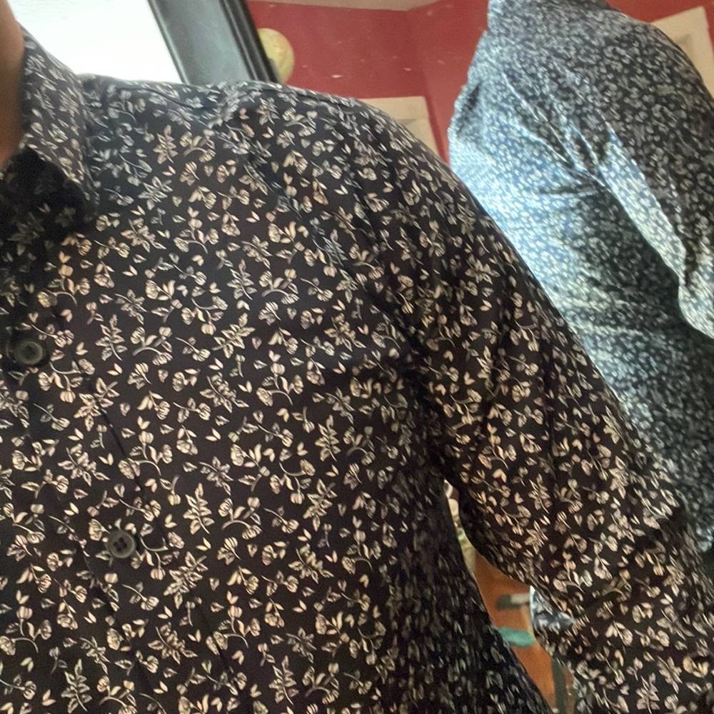 Lot of 4 Long Sleeve Button Down Shirts- Assorted Prints. Like New! Size Small